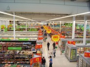 Terrified Mums Alert Police to Supermarket Kid-Snatching Gang Don't look now, but there's a MAN in that store!