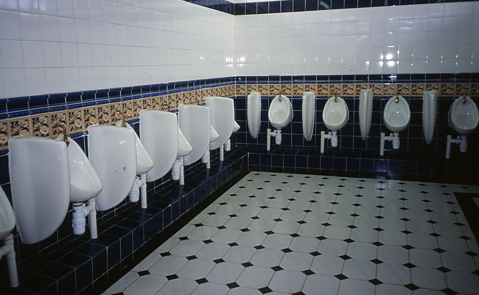 mens room FreeRange Kids