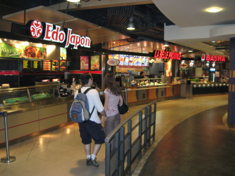 It's just possible that a child survive at a food court for 30 minutes.