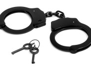 Mom Rejects Plea Deal of “Just” 30 Days in Jail for Letting 4 y.o. Play 120 Feet From Home Mom, you are under arrest for letting your 4-year-old play outside in front of your home.