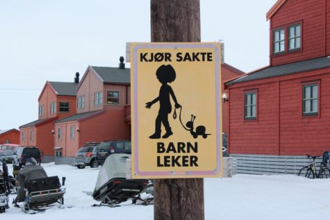 Please brake for Norwegian kids with pet snails. 